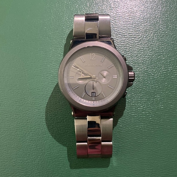 Michael Kors Dylan Gunmetal Watch - Picture 1 of 3